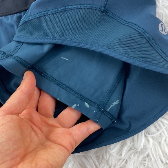 Lululemon Hotty Hot Short (Naked 4") Submarine / Black - Picture 4 of 6